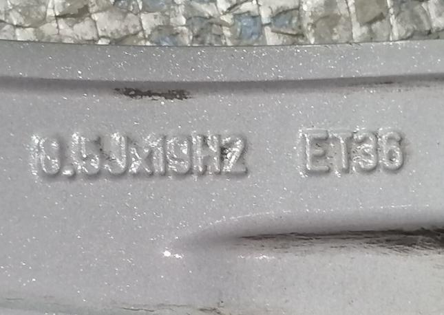 Два оригинальных передних R19 диска Mercedes W222