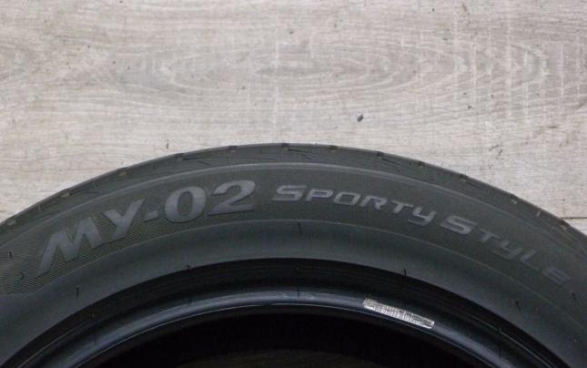 Bridgestone MY-02 Sporty Style 215/55 R17 94V