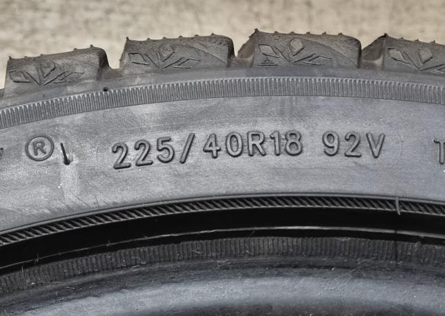 Triangle Snowlink TWT02 225/40 R18 92V