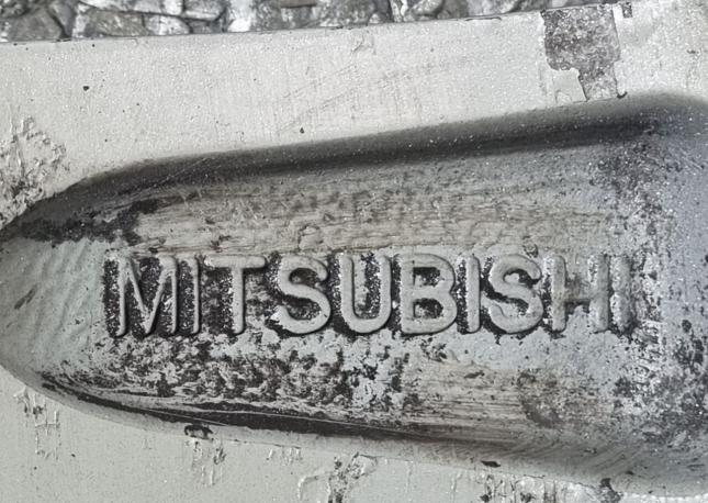Оригинальные диски R18 на Mitsubishi Pajero 4