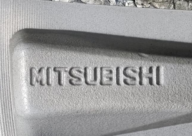 Один оригинальный диск R18 Mitsubishi Pajero Sport
