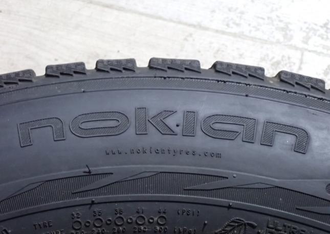 Nokian Tyres Hakkapeliitta R2 SUV 235/60 R18 107R