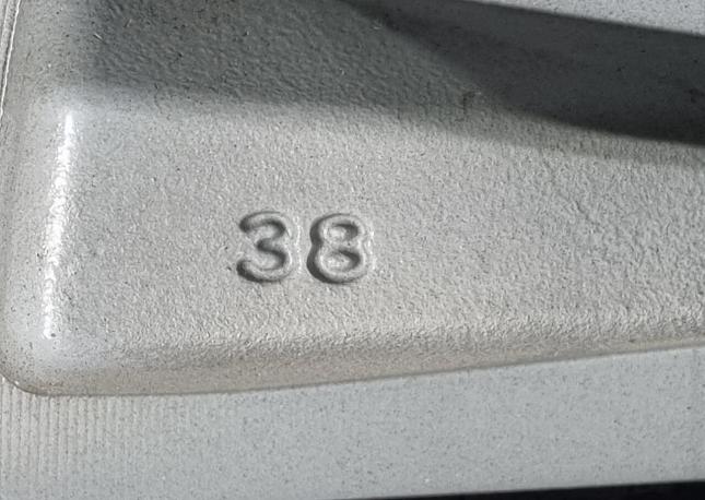 Один оригинальный диск R18 Mitsubishi Pajero Sport