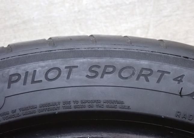 Michelin Pilot Sport 4 275/40 R19 105Y
