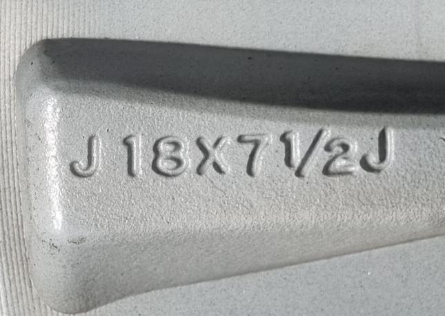 Один оригинальный диск R18 Mitsubishi Pajero Sport