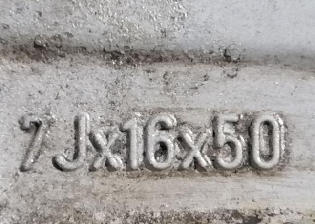 Один оригинальный диск R16 Volvo XC70 сварка