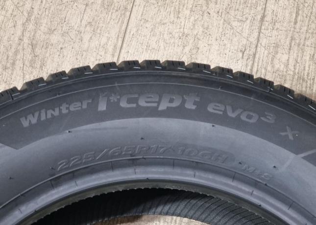 Hankook Winter I&#39;Cept Evo 3 X W330A 225/65 R17 106H