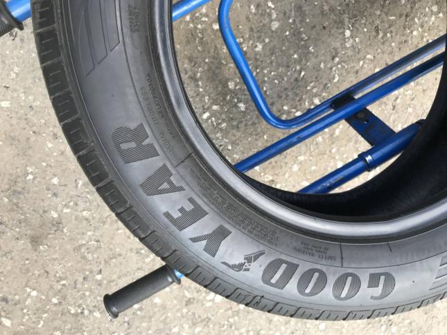 215 65 r16 Goodyear Efficient Grip