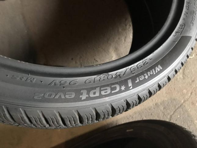 235 40 r19 Hankook Winter I cept Evo2