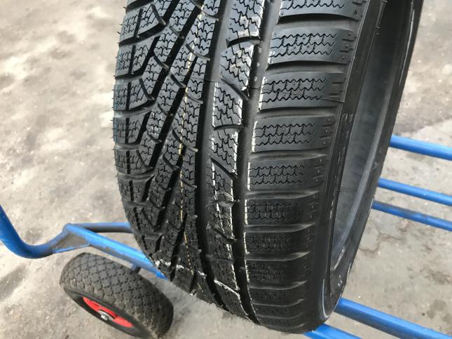 Новая шина 225 45 R18 Pirelli Winter Sottozero