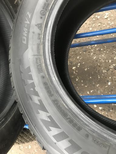 235 60 R17 Bridgestone Blizzak DM-V2