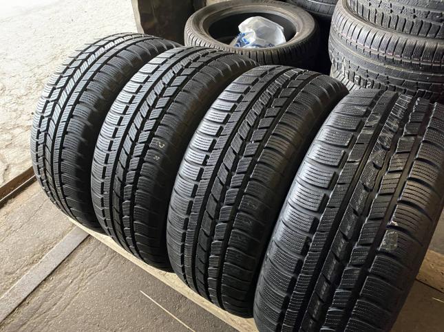 Комплект 235/55R17 Roadstone WinGuard sport