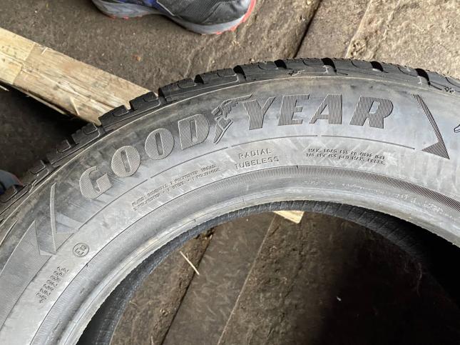 Пара 235/55R17 Goodyear UltraGrip Performance GEN1