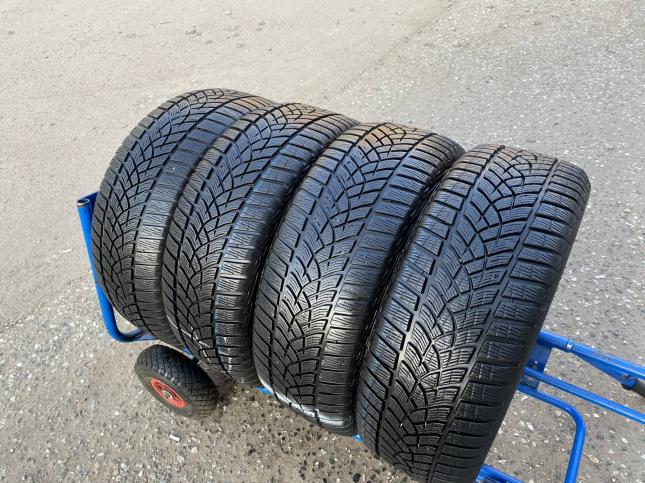 Комплект 225/55R17 Goodiear UltraGrip perform.