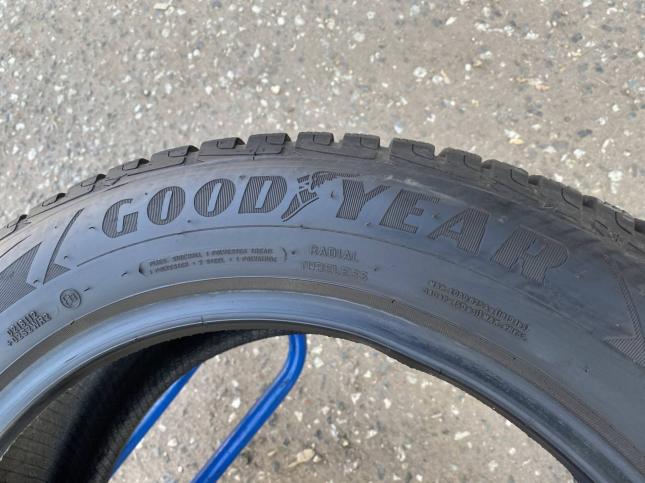 Комплект 225/55R17 Goodiear UltraGrip perform.