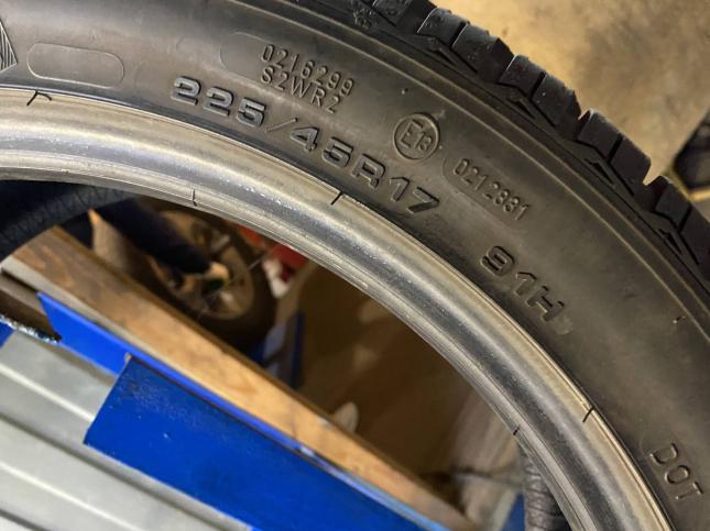 225/45R17 Goodyear Зима комплект Липучка