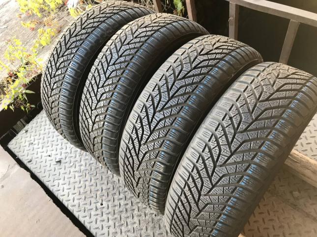 215/55 R17 Yokohama W.Drive V905 зимние нешипованные