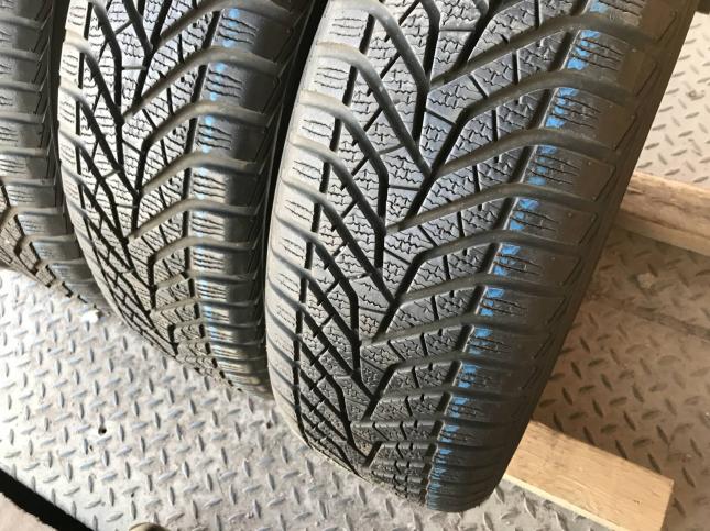 215/55 R17 Yokohama W.Drive V905 зимние нешипованные