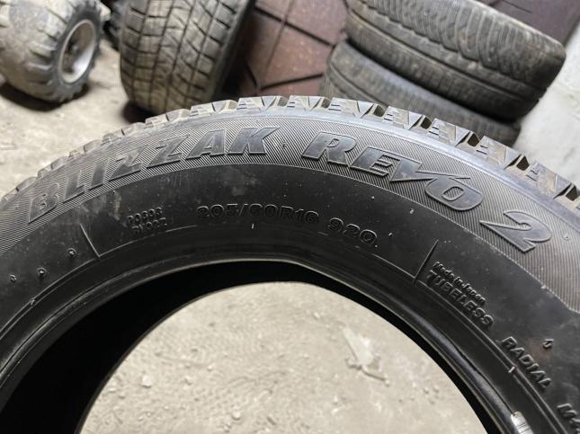 205/60 R16 Bridgestone Blizzak Revo2 зимние нешипованные