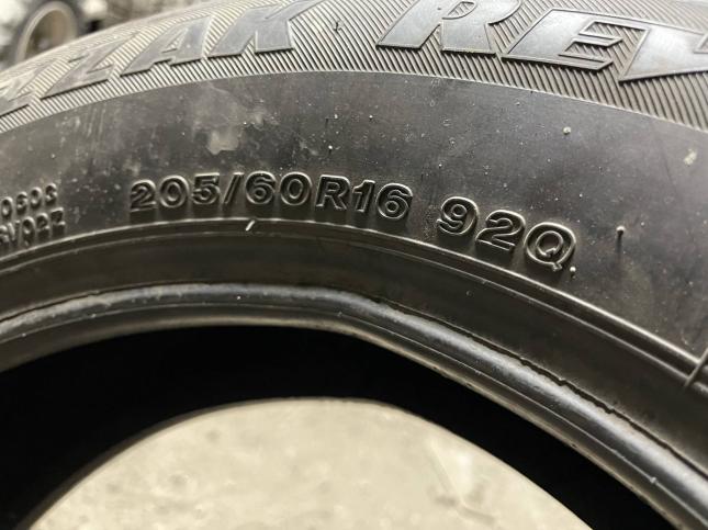 205/60 R16 Bridgestone Blizzak Revo2 зимние нешипованные