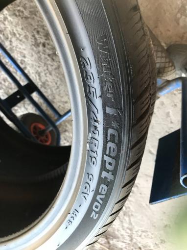 235 40 r19 Hankook Winter Icept Evo2