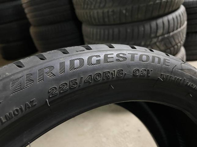 225/40 R18 Bridgestone Blizzak LM-001 зимние нешипованные