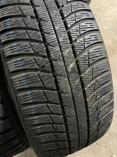 225/40 R18 Bridgestone Blizzak LM-001 зимние нешипованные