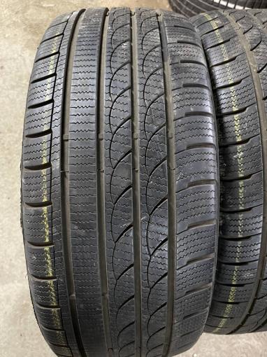 225/45 R18 Tracmax Ice-Plus S210 зимние нешипованные