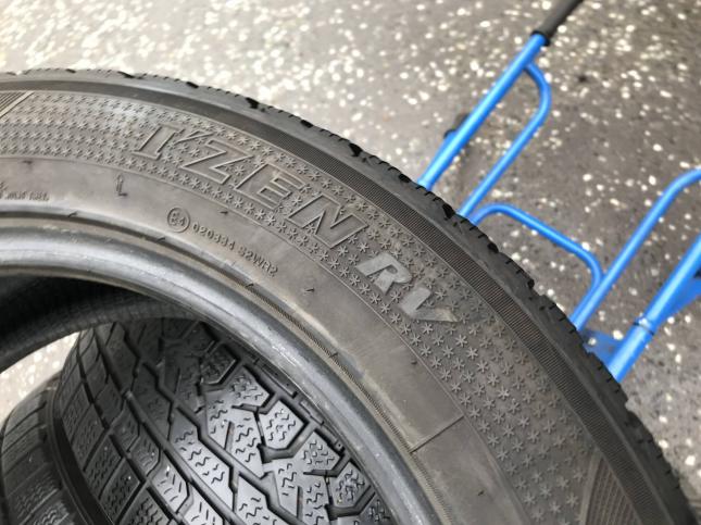 235/50 R18 Kumho I'Zen RV Asymmetric зимние нешипованные