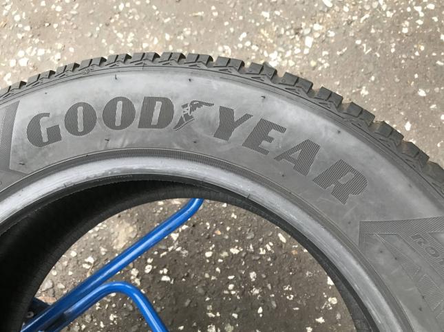 225/45 R17 Goodyear UltraGrip 8 зимние нешипованные