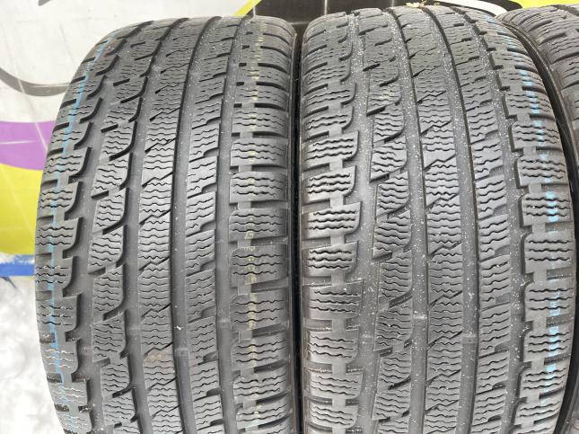 225/40 R18 Kumho I'Zen KW27 зимние нешипованные