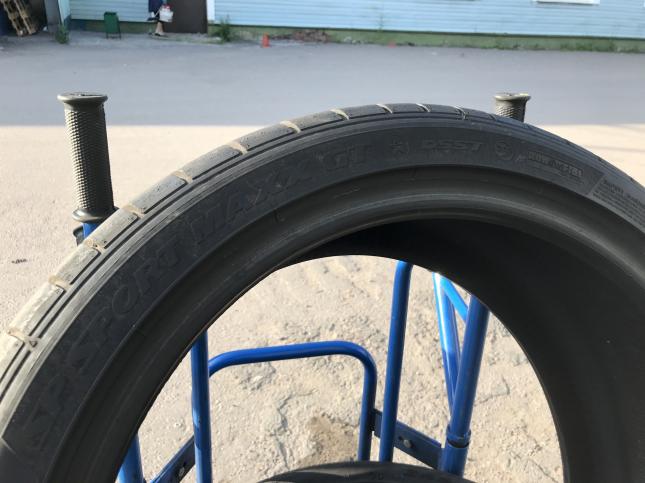 245/40 R19 Dunlop Sport maxx GT run-flat 94Y
