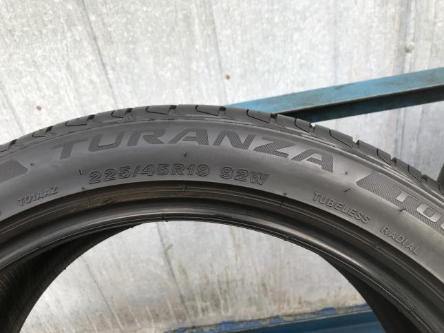 225/45 R19 Bridgestone Turanza T001 92W