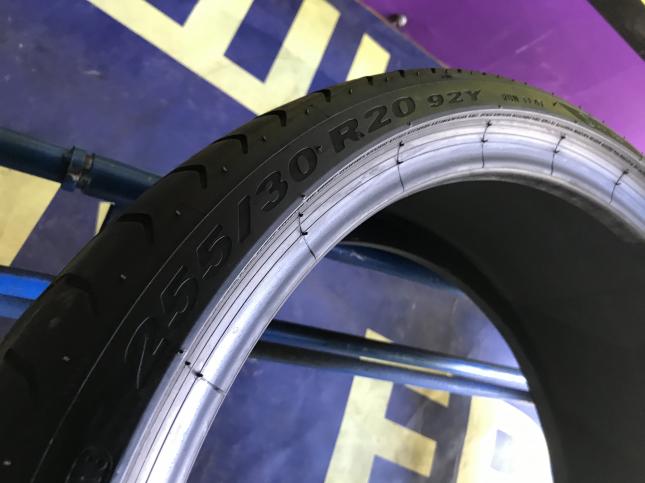 Шины бу 2шт 255/30 R20 Pirelli P zero Runflat