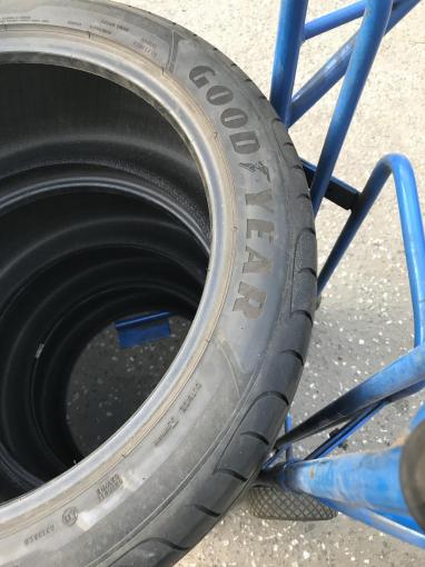 285 40 21 Goodyear комплект на Touareg R21