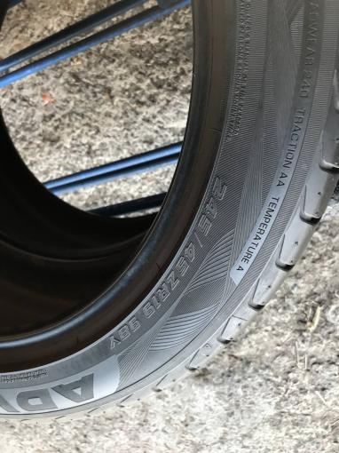 245 45 19 Yokohama Advan Sport V105