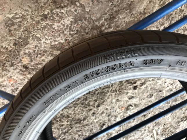 255 35 r19 Bridgestone Potenza S001 Runflat
