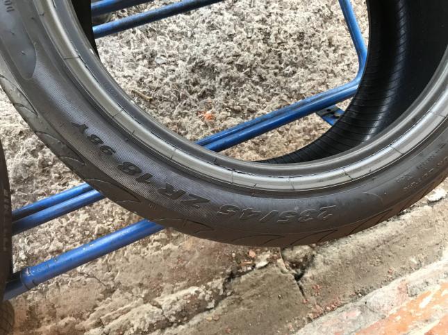 235 45 r19 Pirelli P zero Nero