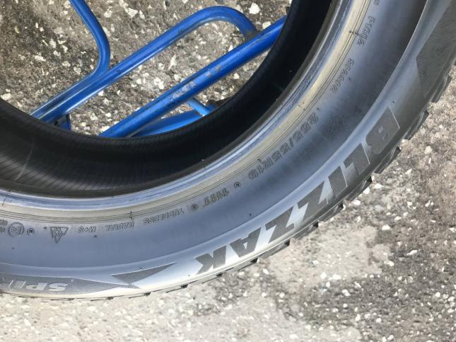 255 55 r19 Bridgestone Blizak Spike 02