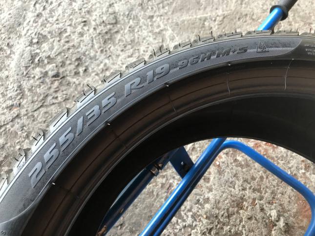 255 35 r19 Pirelli Winter Sottozero 3 Runflat