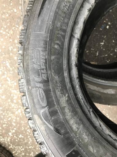 235 65 R16C Michelin Aglis Alpin