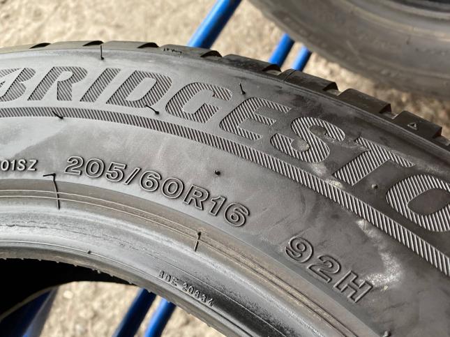 Комплект 205/60R16 Bridgestone Blizzak LM001