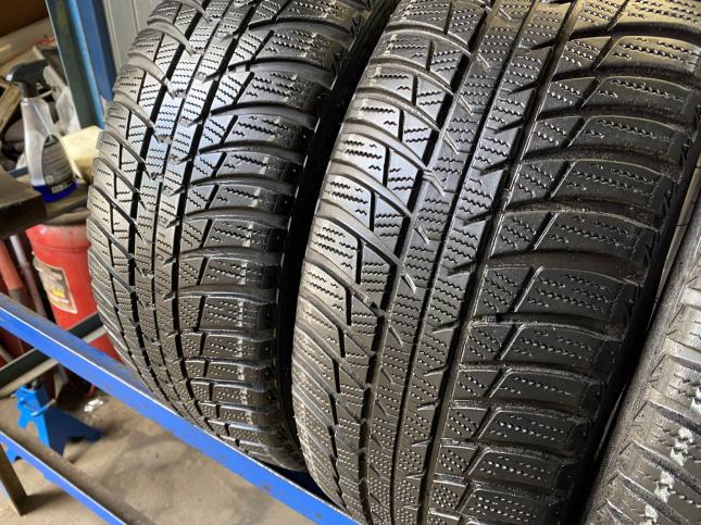 Зимние шины 225/45R17 Bridgestone