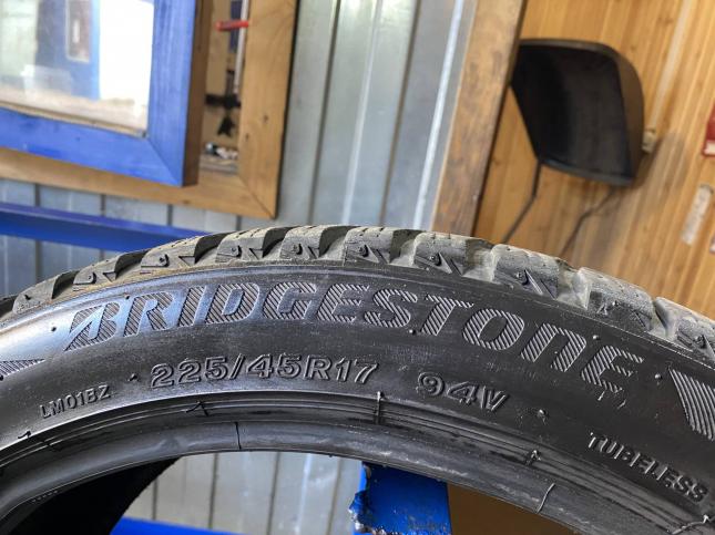 225/45/17 bridgestone зимние Липучка