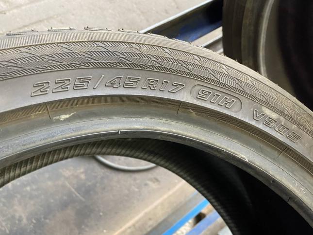 Пара 225/45R17 Yokohama winter V905