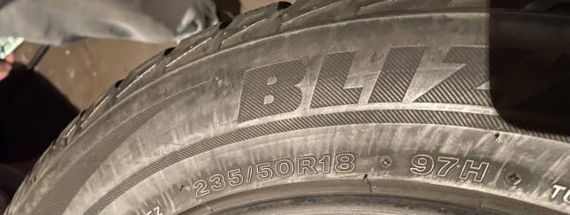 R18 235/50 Bridgestone Зима комплект Липучка