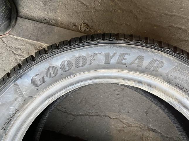 R17 215/55 Goodiear UltraGrip 8 performance 2шт.