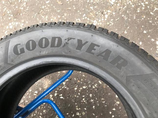 215/55 R16 Goodyear Ultra Grip 8 Performance