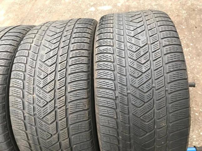 295/40 R21 Pirelli Scorpion Winter