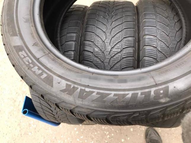 275/35 R19 Bridgestone Blizzak LM-32